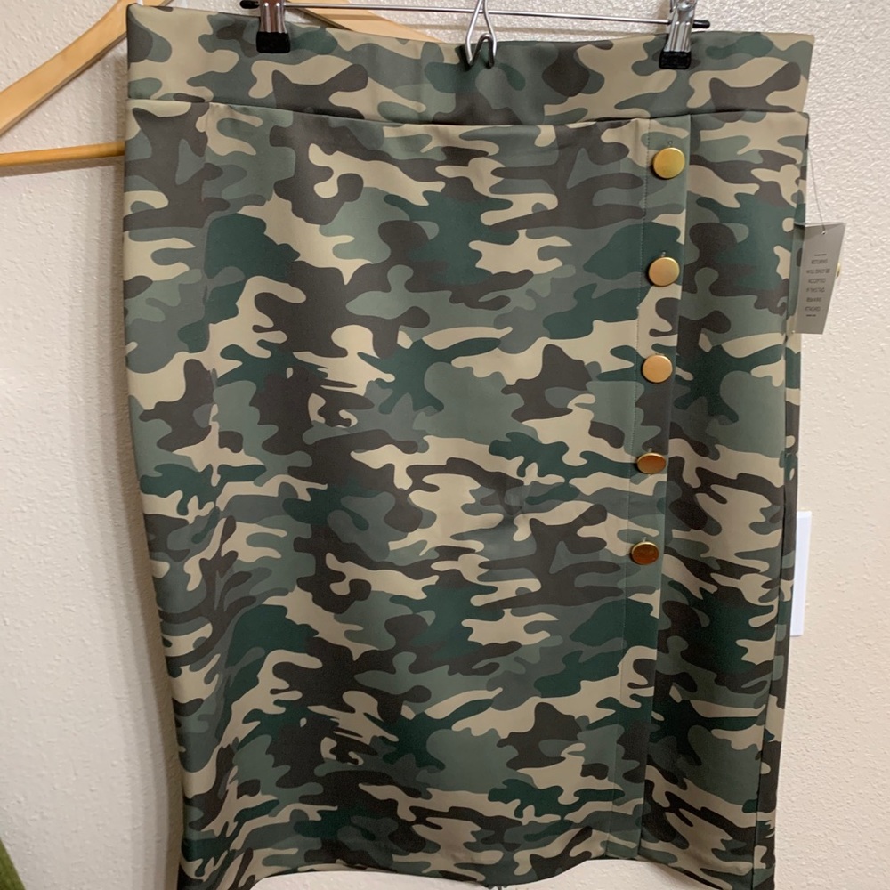 ELOQUII Camo Scuba Skirt